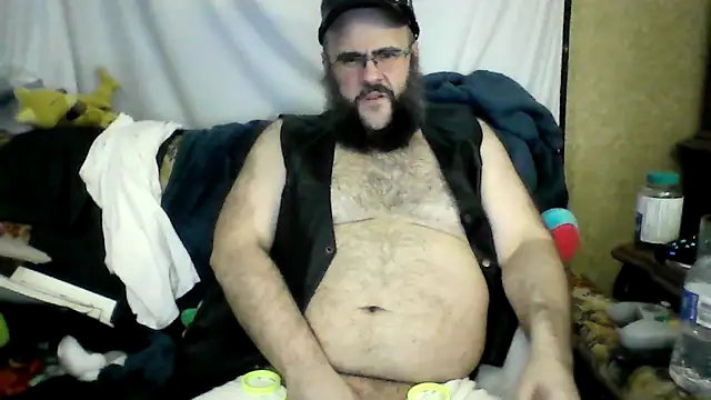 Snapshot of BriTheTopBear chatting on May 2026 12:52:02 AM BriTheTopBear online show from May 2026 12:52:02 AM