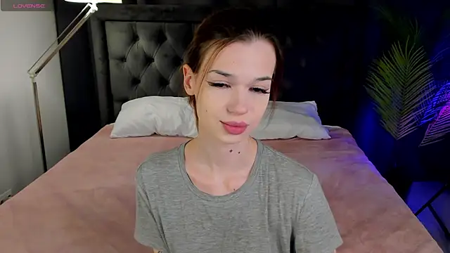 Snapshot of FoxLisa chatting on May 2026 08:17:02 PM FoxLisa online show from May 2026 08:17:02 PM