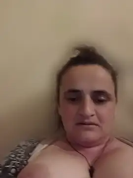 Snapshot of AnabelBexley chatting on May 2026 04:35:02 PM AnabelBexley online show from May 2026 04:35:02 PM