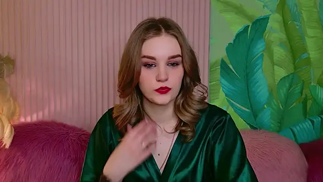 Snapshot of Molly_Voses chatting on May 2026 08:36:01 PM Molly Voses online show from May 2026 08:36:01 PM