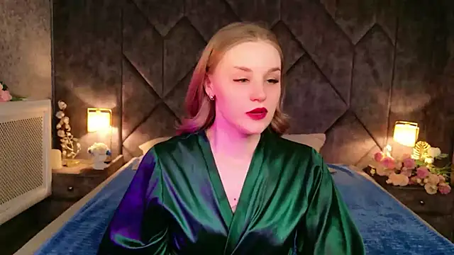 Snapshot of Molly_Voses chatting on May 2026 09:01:02 PM Molly Voses online show from May 2026 09:01:02 PM