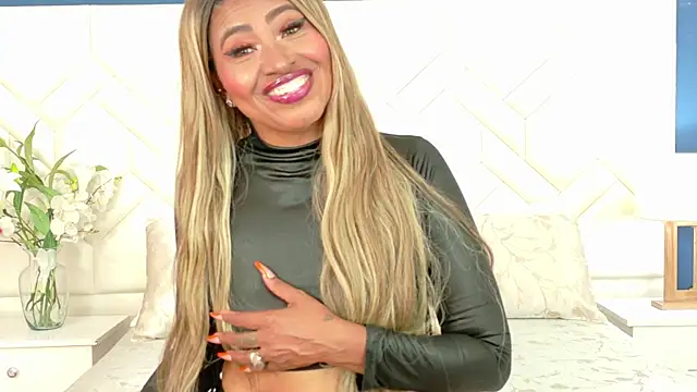 Snapshot of Kiara_Parker_ chatting on April 2026 08:44:01 PM Kiara Parker online show from April 2026 08:44:01 PM