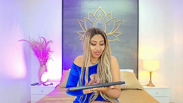 Snapshot of Kiara_Parker_ chatting on May 2026 08:03:01 PM Kiara Parker online show from May 2026 08:03:01 PM