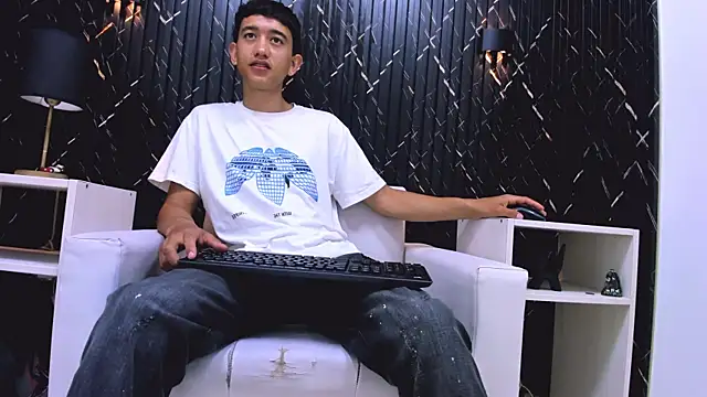 Snapshot of SmoothLatin_ chatting on April 2026 02:17:02 PM SmoothLatin online show from April 2026 02:17:02 PM