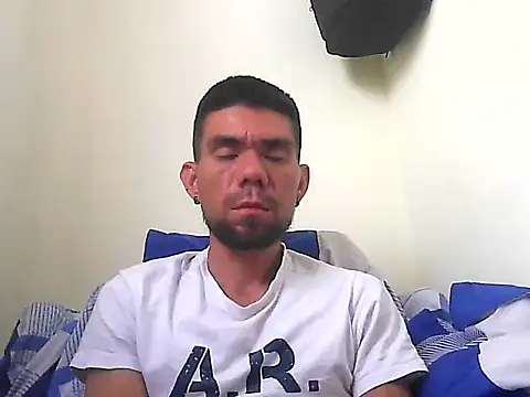 Snapshot of thomas2wood chatting on May 2026 05:11:01 PM thomas2wood online show from May 2026 05:11:01 PM