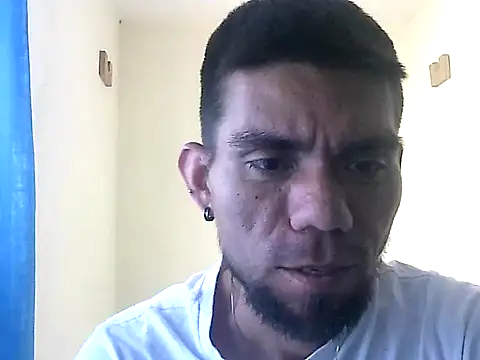 Snapshot of thomas2wood chatting on June 2026 04:23:01 PM thomas2wood online show from June 2026 04:23:01 PM