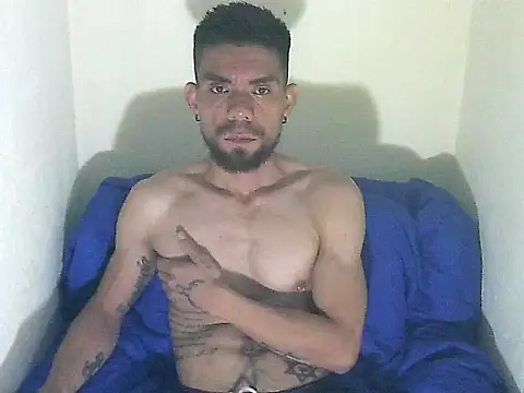Snapshot of thomas2wood chatting on June 2026 12:35:02 AM thomas2wood online show from June 2026 12:35:02 AM