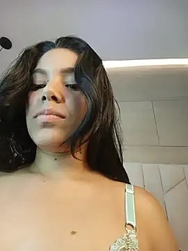Snapshot of BrendaBloom_ chatting on May 2026 07:33:01 PM BrendaBloom online show from May 2026 07:33:01 PM