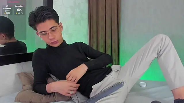Snapshot of youn_rider chatting on April 2026 07:27:02 PM youn rider online show from April 2026 07:27:02 PM