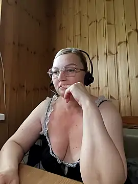 Snapshot of White-Chocolatte chatting on May 2026 01:05:02 PM White-Chocolatte online show from May 2026 01:05:02 PM