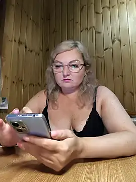 Snapshot of White-Chocolatte chatting on May 2026 04:02:02 PM White-Chocolatte online show from May 2026 04:02:02 PM