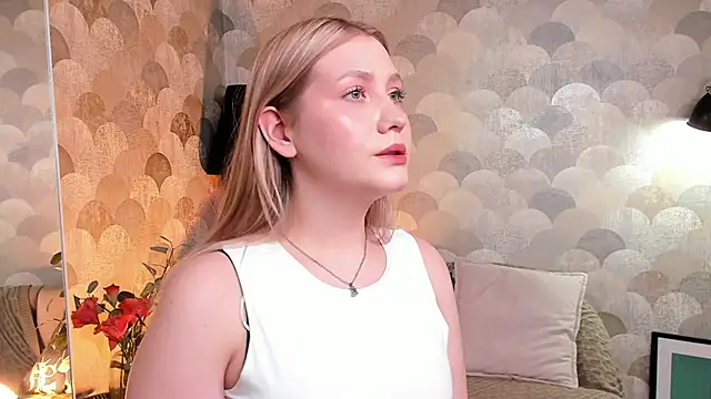 Snapshot of Emilicious chatting on April 2026 01:32:02 PM Emilicious online show from April 2026 01:32:02 PM