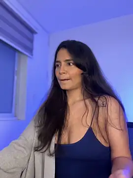 Snapshot of holaRosa chatting on May 2026 11:24:01 PM holaRosa online show from May 2026 11:24:01 PM