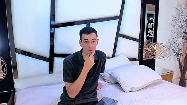 Snapshot of Lucie_Mark chatting on April 2026 12:54:01 PM Lucie Mark online show from April 2026 12:54:01 PM