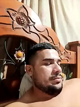 Snapshot of franDuxxx chatting on April 2026 01:04:01 AM franDuxxx online show from April 2026 01:04:01 AM