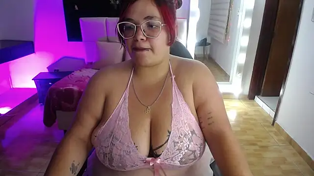 Snapshot of Sweet_cat_t chatting on April 2026 09:35:01 PM Sweet cat t online show from April 2026 09:35:01 PM