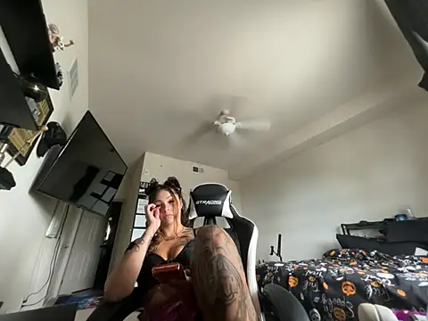 Tattedphoenix online show from June 2026 06:01:02 PM