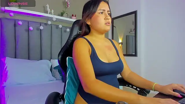 aitana moon  online show from April 2026 02:16:01 AM