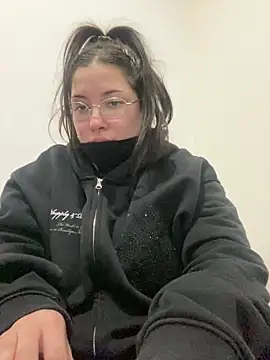 cherryxxox online show from April 2026 02:49:02 AM
