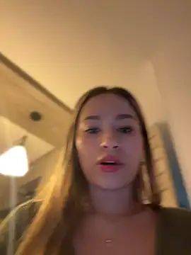 Snapshot of AmyRusso chatting on June 2026 11:21:01 PM AmyRusso online show from June 2026 11:21:01 PM