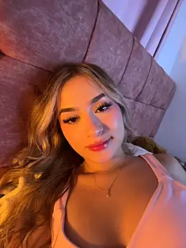 Snapshot of AmyRusso chatting on July 2026 04:15:02 AM AmyRusso online show from July 2026 04:15:02 AM