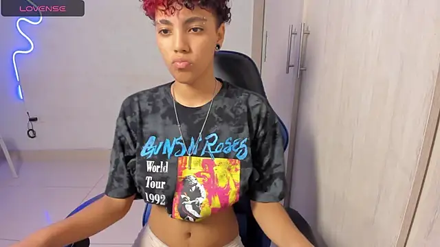 axel luxxx online show from April 2026 02:24:01 PM