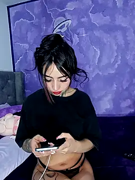 Snapshot of Rouxx_1 chatting on May 2026 08:15:01 PM Rouxx 1 online show from May 2026 08:15:01 PM