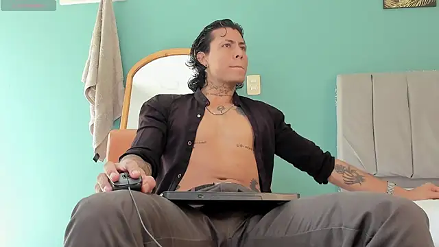 Snapshot of Damian_Romanoff chatting on April 2026 03:21:02 PM Damian Romanoff online show from April 2026 03:21:02 PM