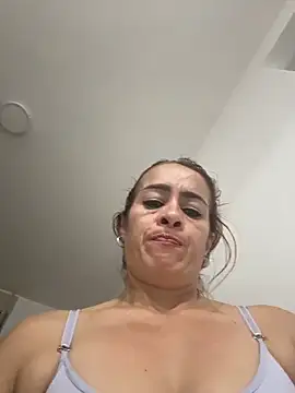 Snapshot of Natigoonzalez chatting on May 2026 01:25:02 AM Natigoonzalez online show from May 2026 01:25:02 AM