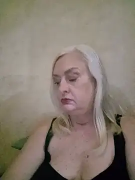Snapshot of Julia20X chatting on May 2026 11:29:01 AM Julia20X online show from May 2026 11:29:01 AM