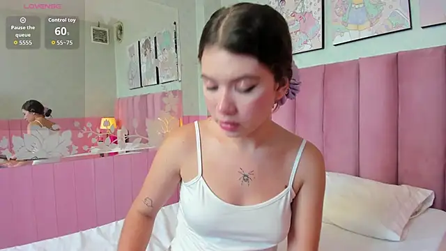 Snapshot of Hellencute18_ chatting on May 2026 02:55:02 PM Hellencute18 online show from May 2026 02:55:02 PM