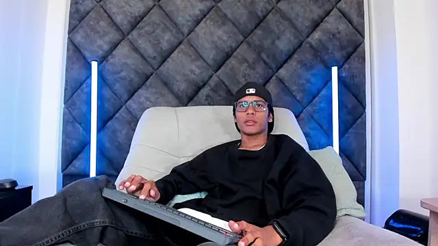 LiamKron online show from May 2026 11:51:02 AM