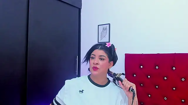 Snapshot of Katty_West chatting on May 2026 07:32:01 PM Katty West online show from May 2026 07:32:01 PM