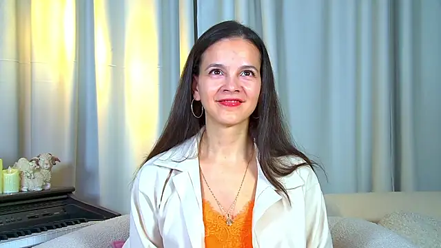 Snapshot of LeonaLane chatting on April 2026 06:27:01 AM LeonaLane online show from April 2026 06:27:01 AM