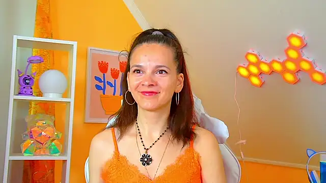 Snapshot of LeonaLane chatting on May 2026 06:31:01 AM LeonaLane online show from May 2026 06:31:01 AM