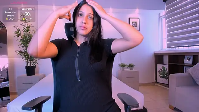 Snapshot of arianarousee chatting on May 2026 12:34:01 PM arianarousee online show from May 2026 12:34:01 PM