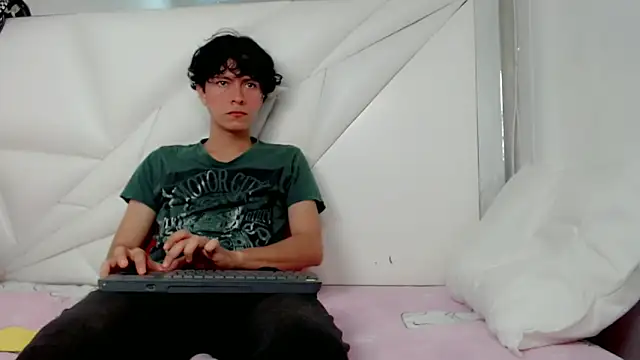 Snapshot of Shirowitheb chatting on April 2026 01:16:01 PM Shirowitheb online show from April 2026 01:16:01 PM