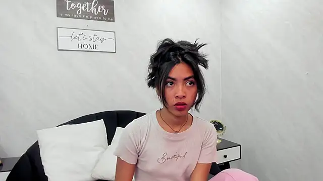 Snapshot of Babe_Alessandraa chatting on April 2026 03:28:02 PM Babe Alessandraa online show from April 2026 03:28:02 PM