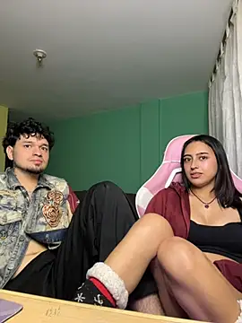 Snapshot of hotlatinocouple__ chatting on May 2026 12:07:01 AM hotlatinocouple online show from May 2026 12:07:01 AM