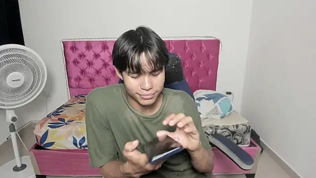 Snapshot of skinny_sam chatting on June 2026 04:56:01 AM skinny sam online show from June 2026 04:56:01 AM