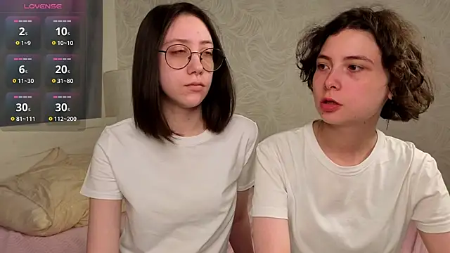 Snapshot of AllisonKierce chatting on May 2026 03:35:02 AM AllisonKierce online show from May 2026 03:35:02 AM