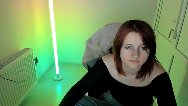 Snapshot of GoldenKiss chatting on May 2026 06:51:02 AM GoldenKiss online show from May 2026 06:51:02 AM