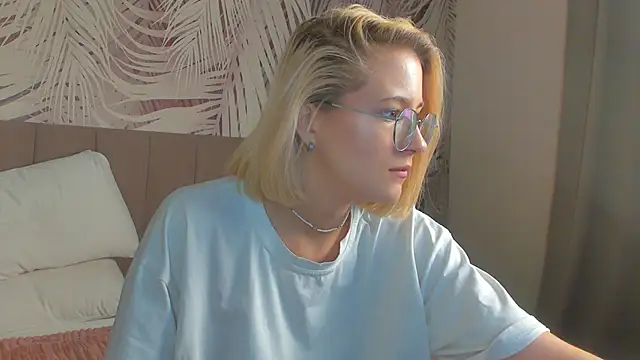 Snapshot of Lizzyvega chatting on April 2026 01:48:01 AM Lizzyvega online show from April 2026 01:48:01 AM