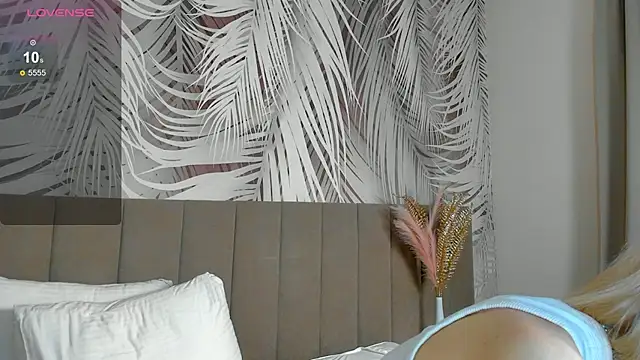 Snapshot of Lizzyvega chatting on May 2026 01:54:01 AM Lizzyvega online show from May 2026 01:54:01 AM