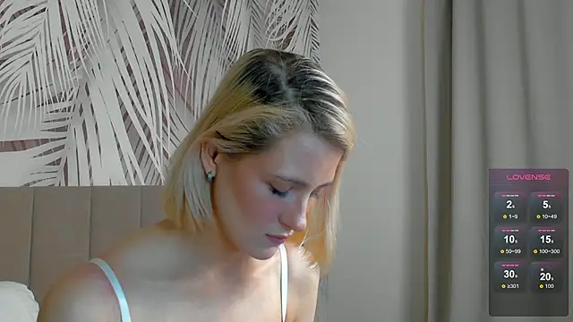 Snapshot of Lizzyvega chatting on May 2026 01:55:02 AM Lizzyvega online show from May 2026 01:55:02 AM