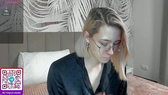 Snapshot of Lizzyvega chatting on May 2026 01:55:01 AM Lizzyvega online show from May 2026 01:55:01 AM
