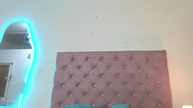 Snapshot of laurenlaine chatting on June 2026 02:32:02 PM laurenlaine online show from June 2026 02:32:02 PM
