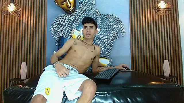Snapshot of Skinny_cute_Alyer chatting on April 2026 02:14:01 AM Skinny cute Alyer online show from April 2026 02:14:01 AM