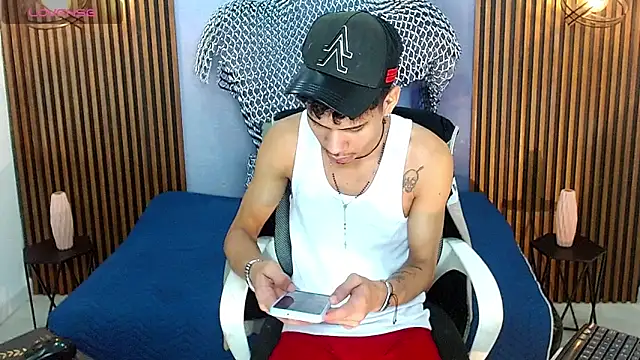 Snapshot of Skinny_cute_Alyer chatting on May 2026 02:50:02 AM Skinny cute Alyer online show from May 2026 02:50:02 AM