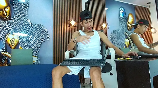 Snapshot of Skinny_cute_Alyer chatting on May 2026 02:19:02 AM Skinny cute Alyer online show from May 2026 02:19:02 AM